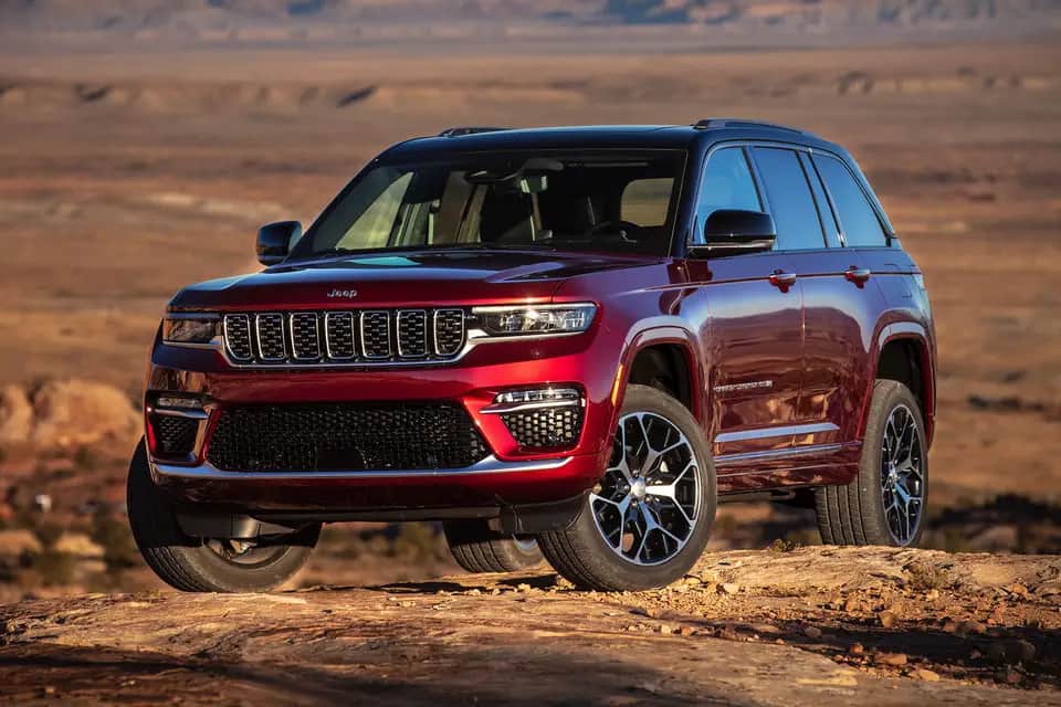 Grand Cherokee L – driver cockpit with central display