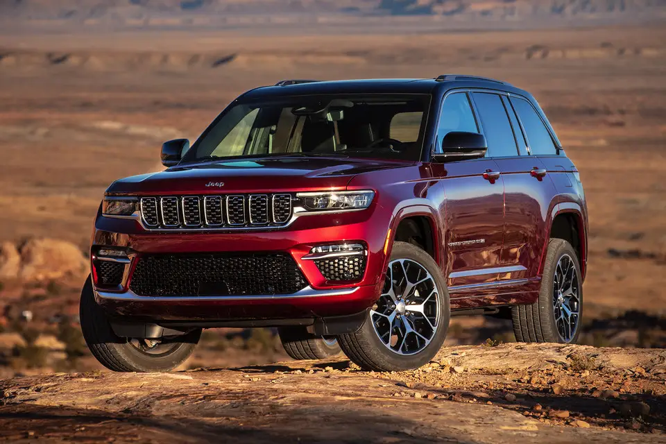 Grand Cherokee L – poste de conduite et écran central
